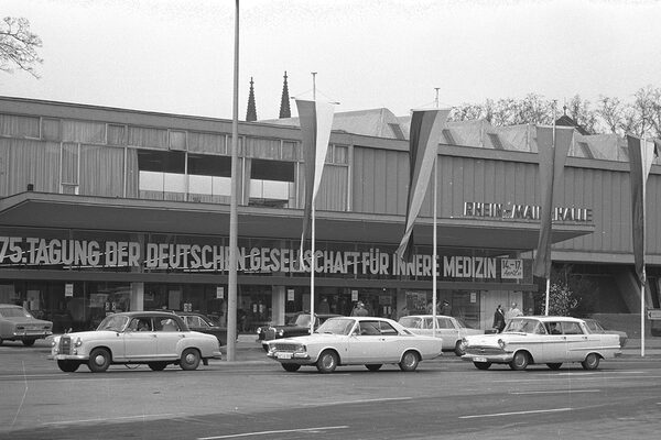 Aufnahme der Rhein-Main-Halle zum Kongress
