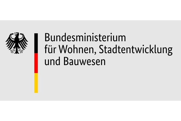Logo des Bundesministeriums für Wohnen, Stadtentwicklung und Bauwesen mit dem Bundesadler und den Nationalfarben Schwarz-Rot-Gold.
