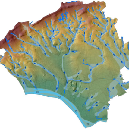 Umriss der Stadt Wiesbaden, eingezeichnet sind die Fließgewässer in blau und andere Landschaftsstrukturen im Farbverlauf von grün, über orange zu rot.