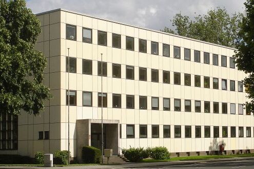 Das Gebäude des Instituts an der Friedrich-Ebert-Allee.