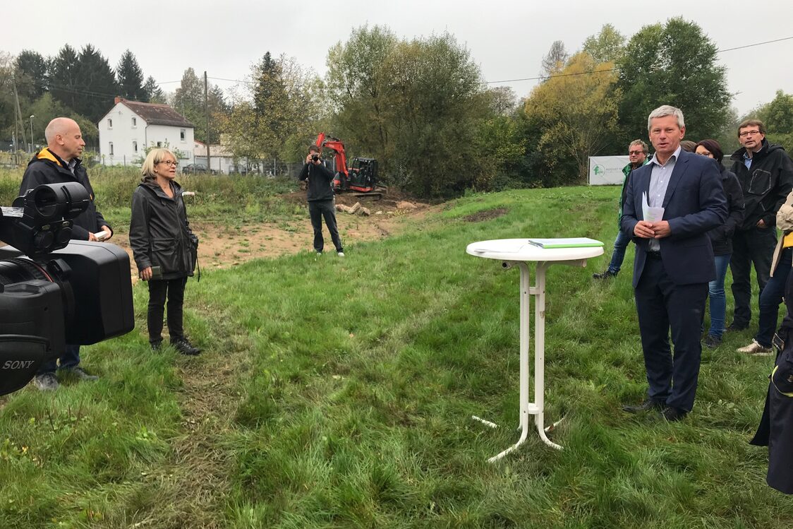 Bachumlenkung des Wellritzbaches mit Umweltdezernent Andreas Kowol