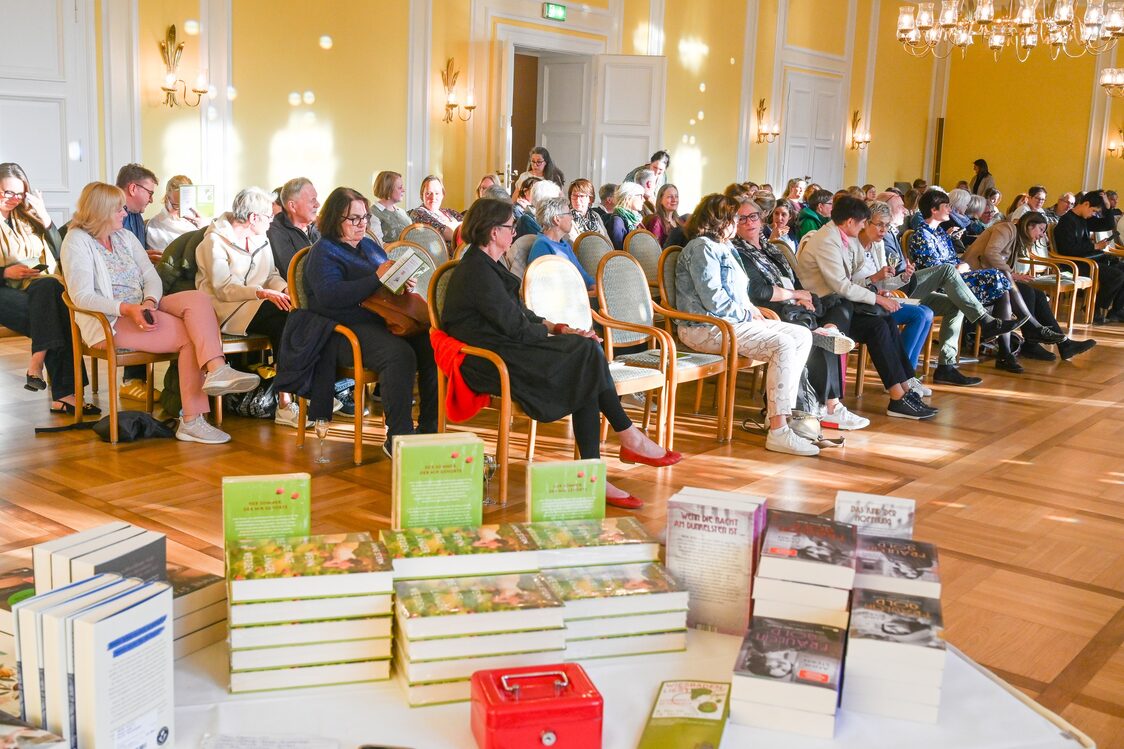 Opening event of the reading festival "Wiesbaden reads in summer".