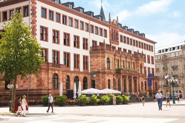 Das neue Rathaus wurde 1884-1887 erbaut.