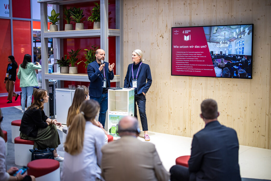 Panel Talk mit WICM Nachhaltigkeitsmanager Robert Frowein und Anne Motzki auf der IMEX